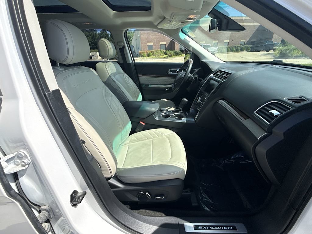 Thumbnail: 2016 Ford Explorer - 30