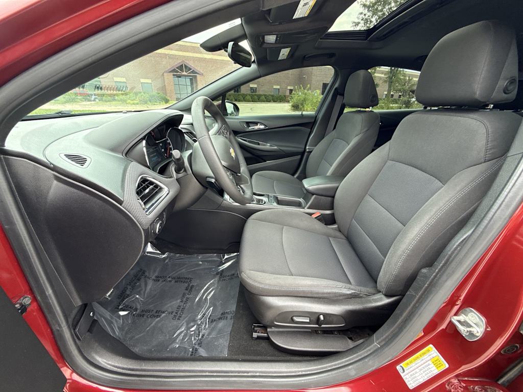 Thumbnail: 2017 Chevrolet Cruze - 9