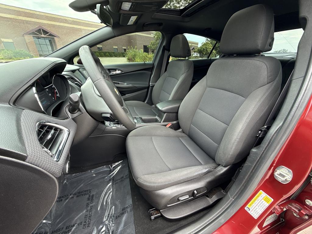 Thumbnail: 2017 Chevrolet Cruze - 10