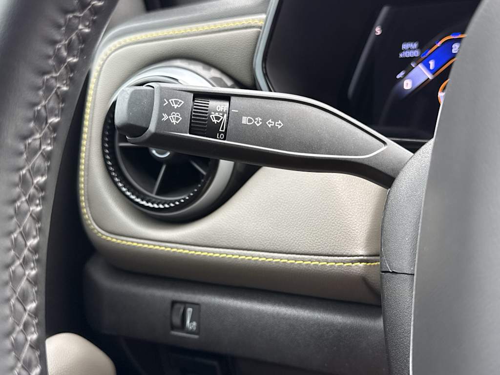 Thumbnail: 2023 Chevrolet Colorado - 32