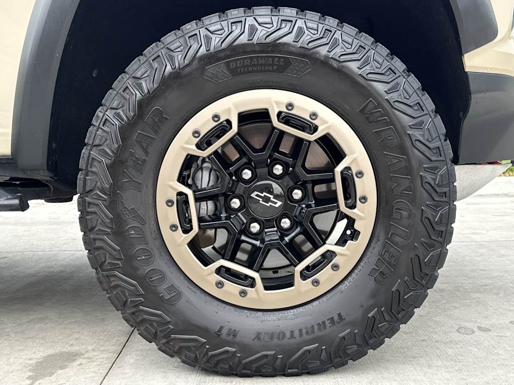 Thumbnail: 2023 Chevrolet Colorado - 8