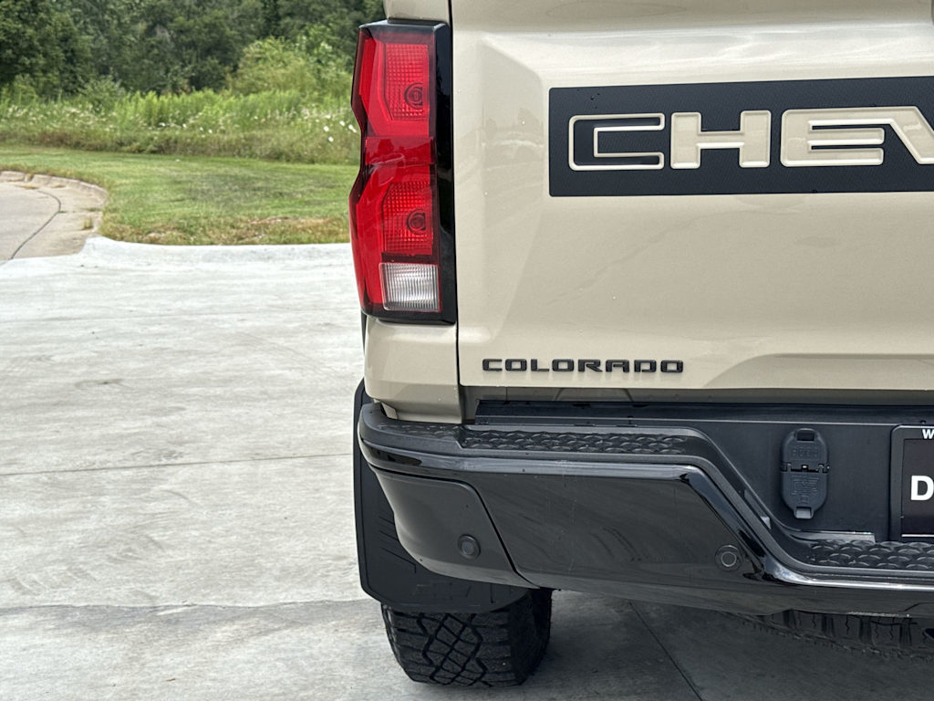 Thumbnail: 2023 Chevrolet Colorado - 23