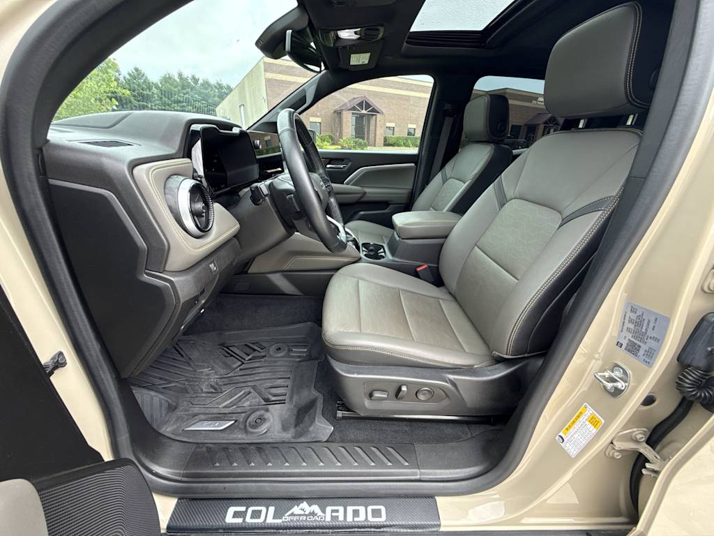 Thumbnail: 2023 Chevrolet Colorado - 11