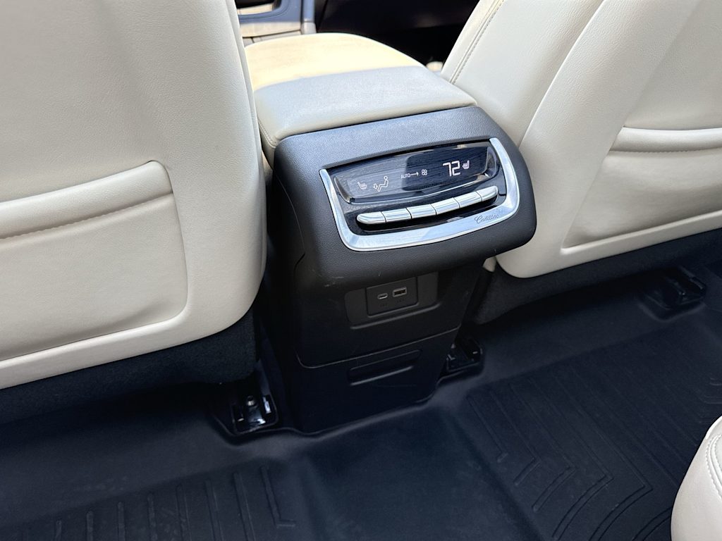 Thumbnail: 2021 Cadillac XT6 - 42
