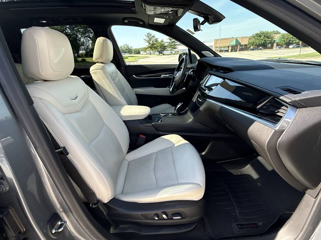 Thumbnail: 2021 Cadillac XT6 - 32
