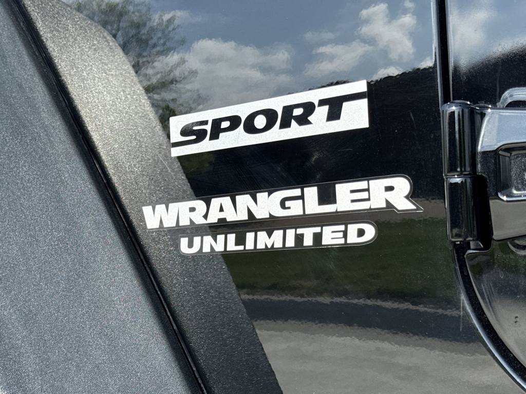 Thumbnail: 2011 Jeep Wrangler - 21