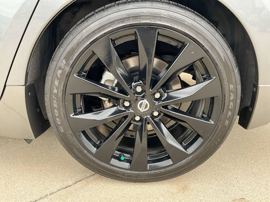 2022 Nissan Maxima SR 6