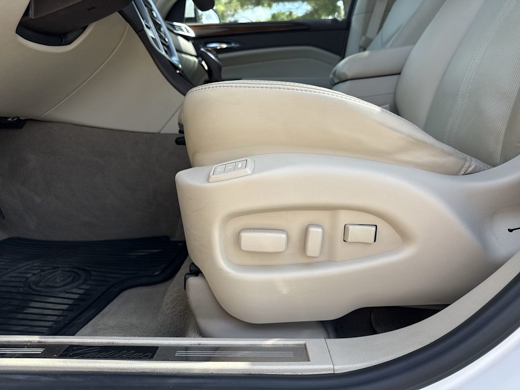 Thumbnail: 2014 Cadillac SRX - 25
