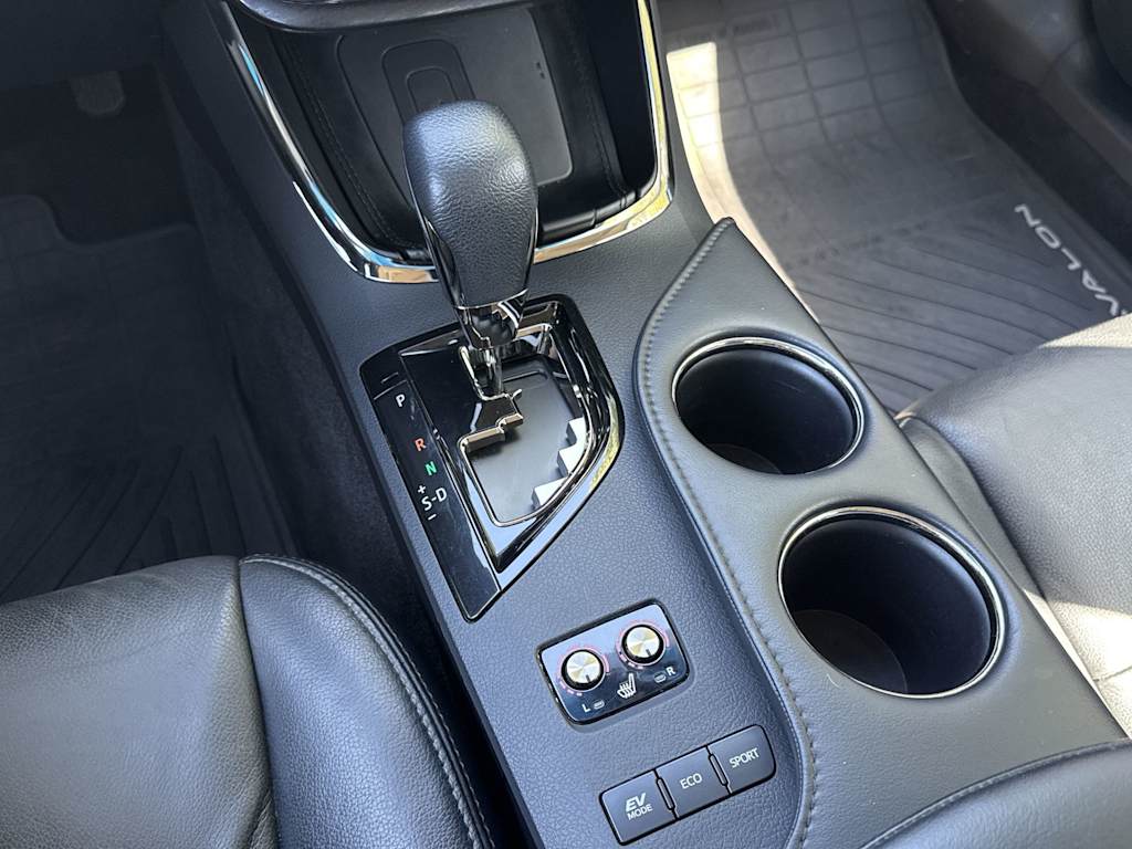 Thumbnail: 2016 Toyota Avalon - 13