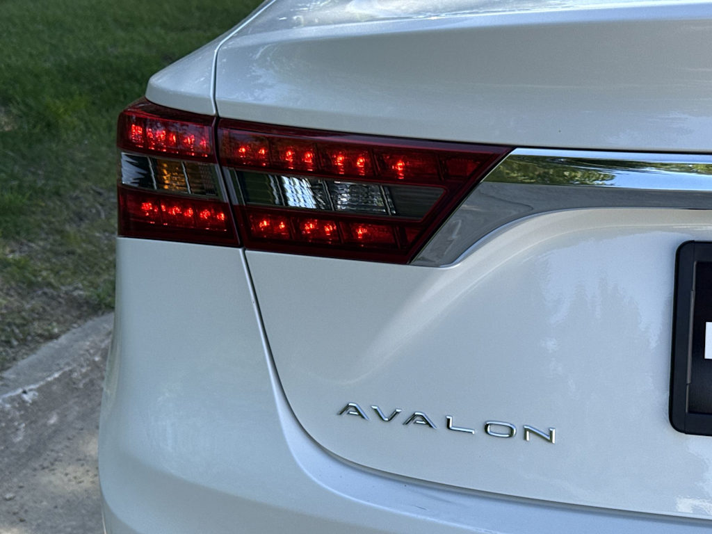 Thumbnail: 2016 Toyota Avalon - 20