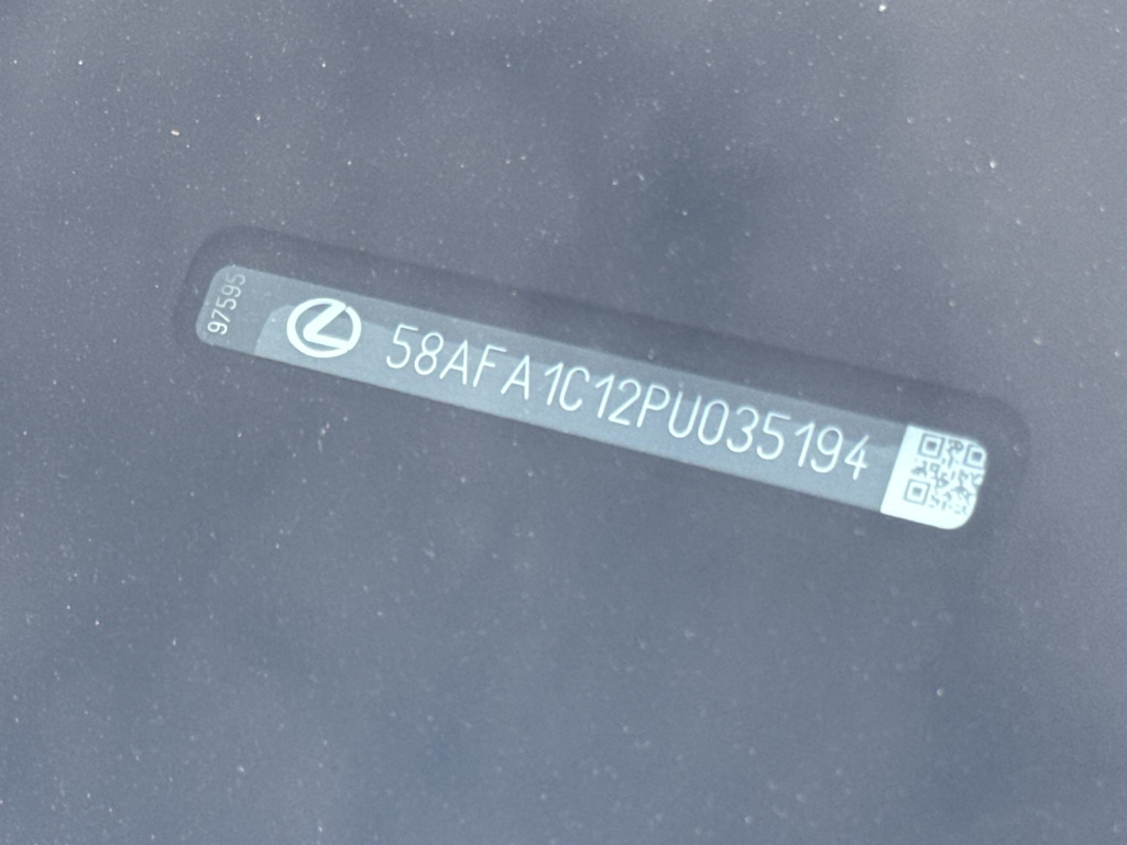 Thumbnail: 2023 Lexus ES - 17