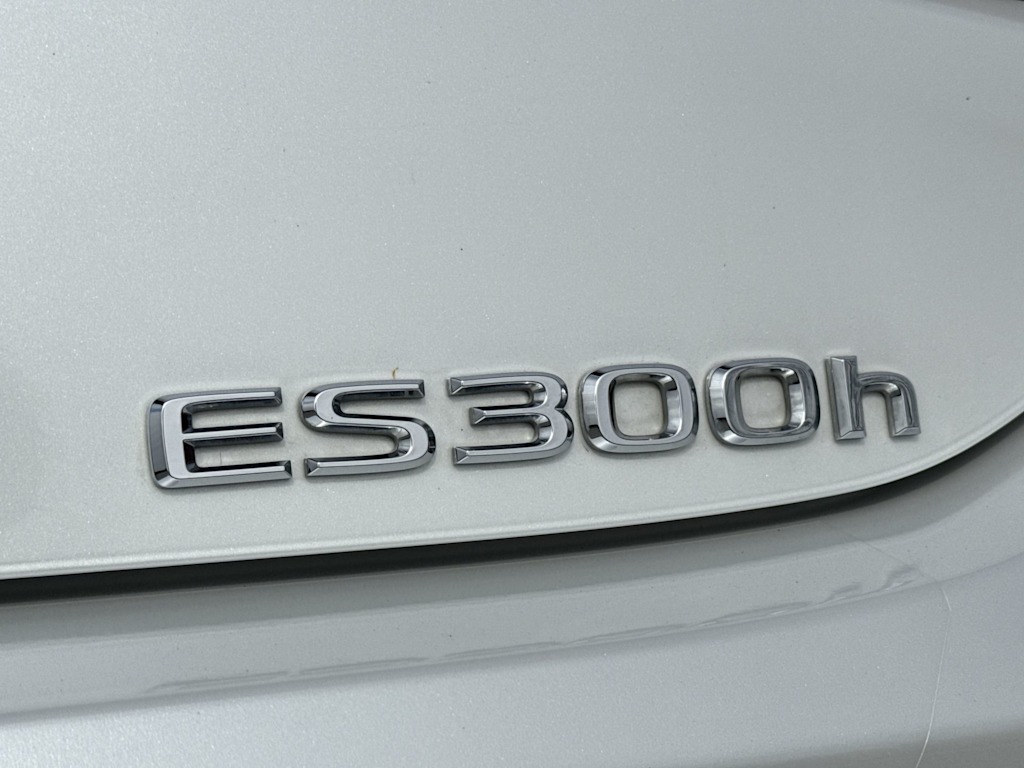 Thumbnail: 2023 Lexus ES - 21