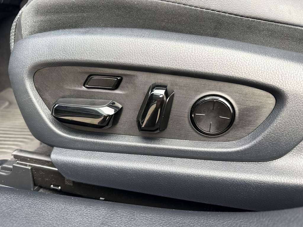 Thumbnail: 2023 Lexus ES - 22