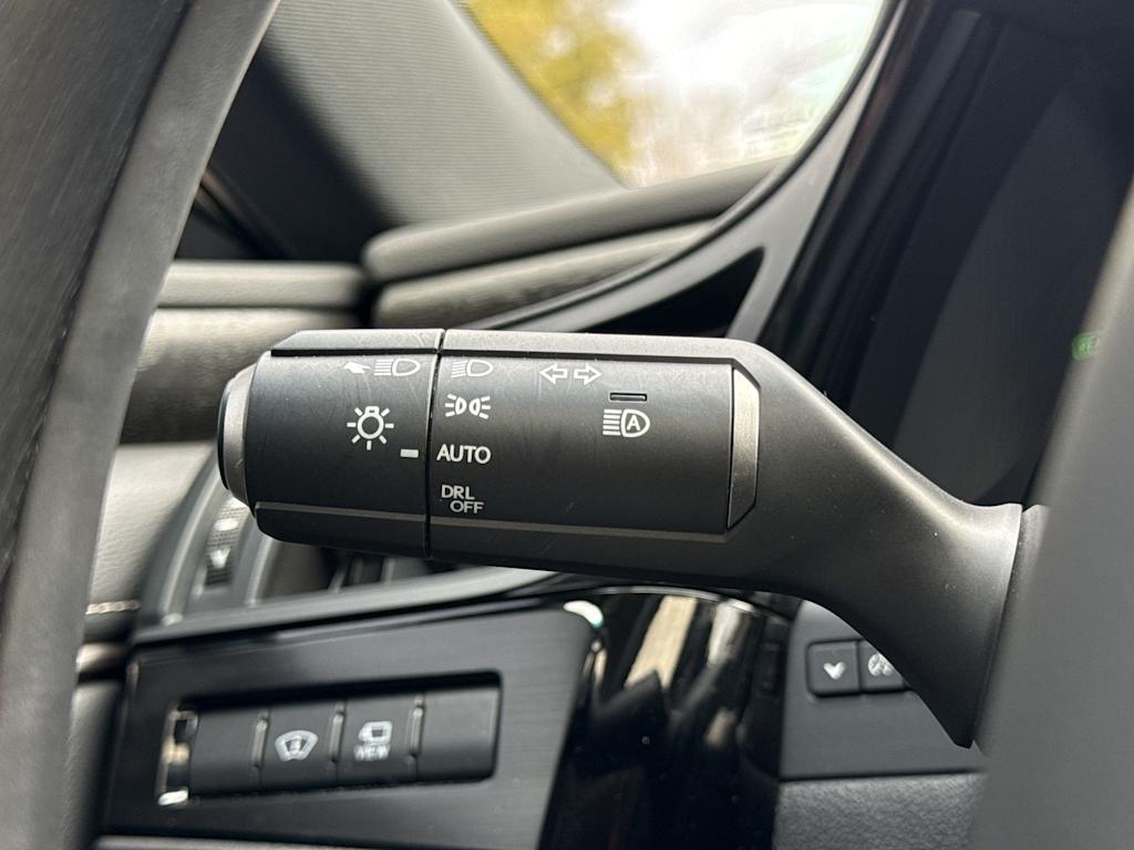 Thumbnail: 2023 Lexus ES - 31