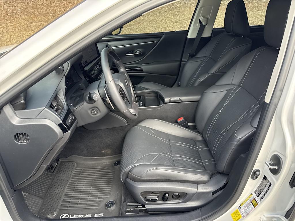 Thumbnail: 2023 Lexus ES - 9