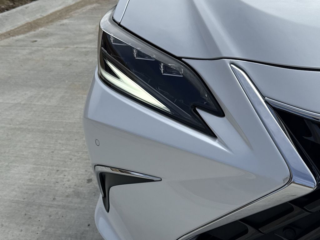 Thumbnail: 2023 Lexus ES - 20