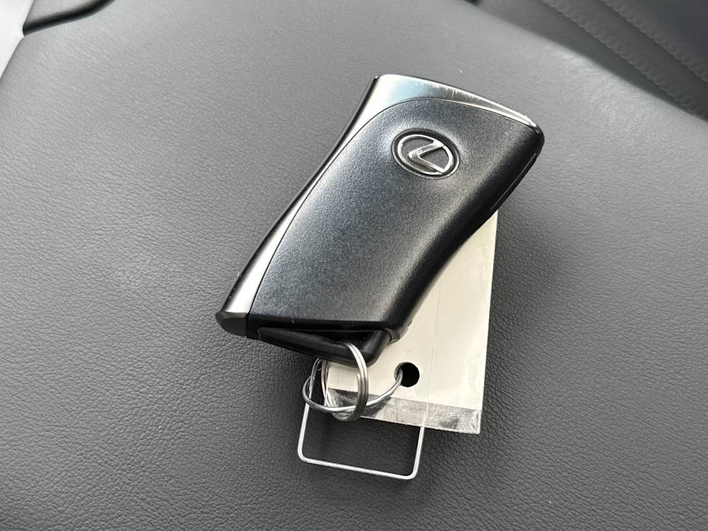 Thumbnail: 2023 Lexus ES - 16