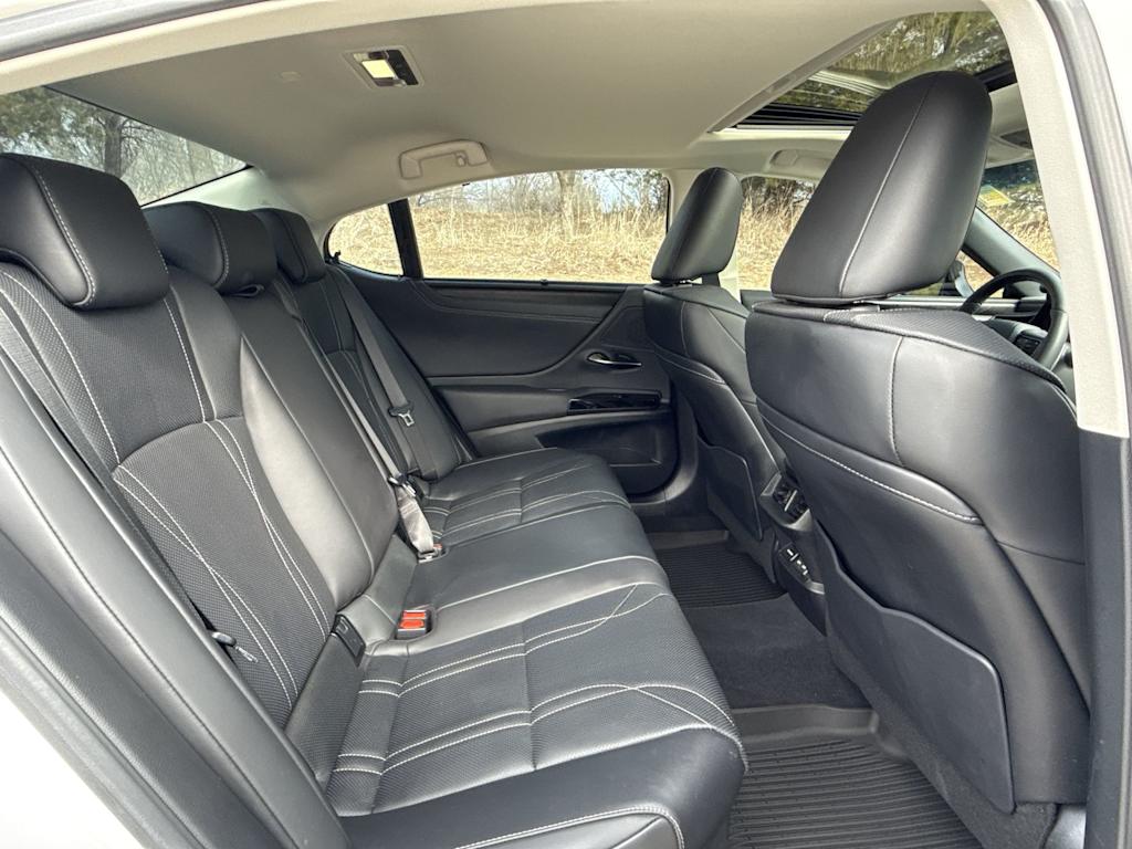 Thumbnail: 2023 Lexus ES - 25