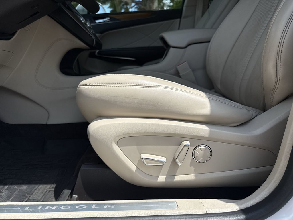 Thumbnail: 2018 Lincoln MKC - 26