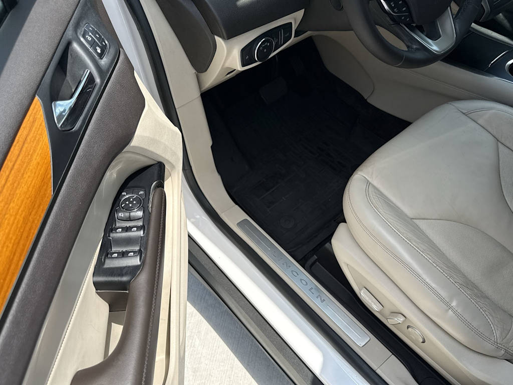 Thumbnail: 2018 Lincoln MKC - 41