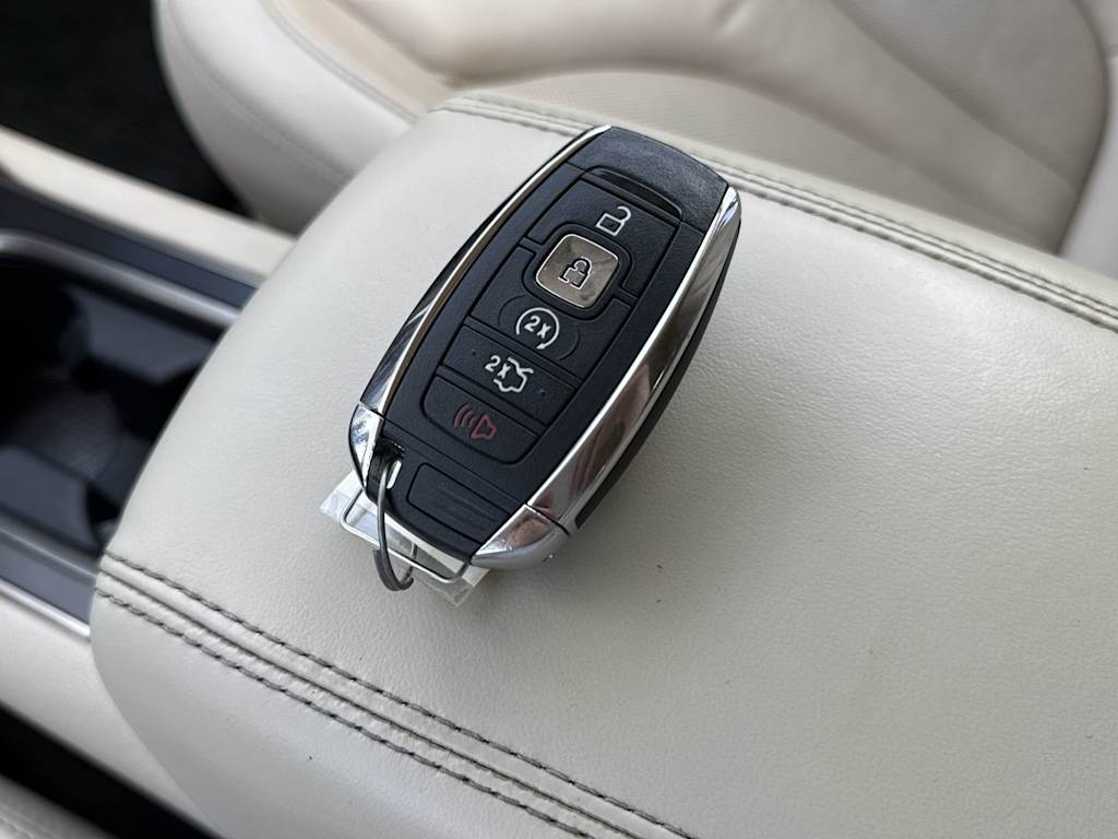 Thumbnail: 2018 Lincoln MKC - 17