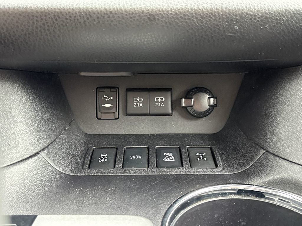 Thumbnail: 2017 Toyota Highlander - 36