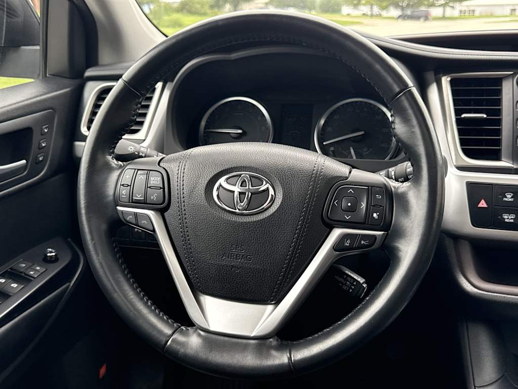 Thumbnail: 2017 Toyota Highlander - 12