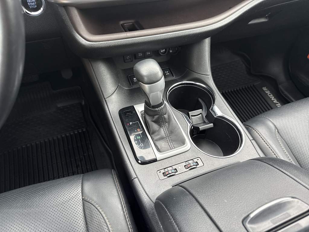 Thumbnail: 2017 Toyota Highlander - 14
