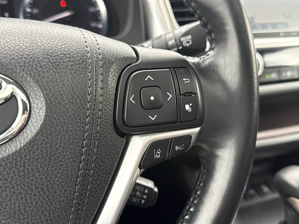 Thumbnail: 2017 Toyota Highlander - 31