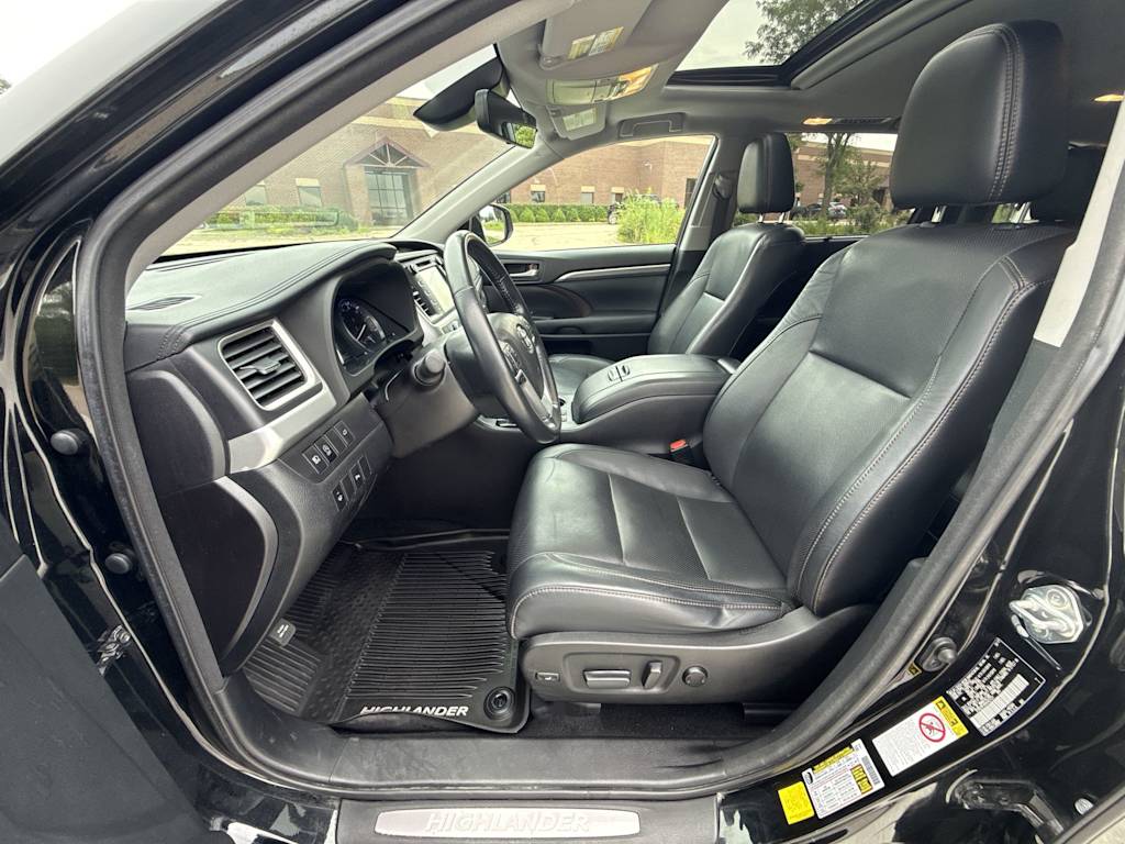 Thumbnail: 2017 Toyota Highlander - 9