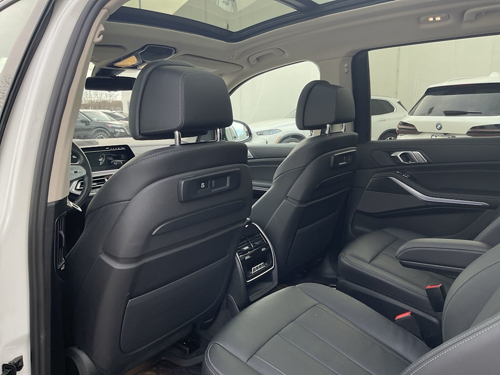 Thumbnail: 2022 BMW X7 - 13