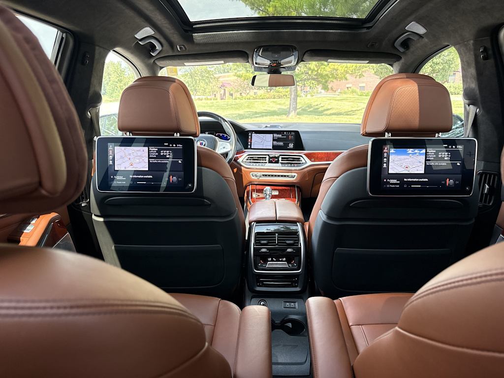 Thumbnail: 2022 BMW X7 - 10