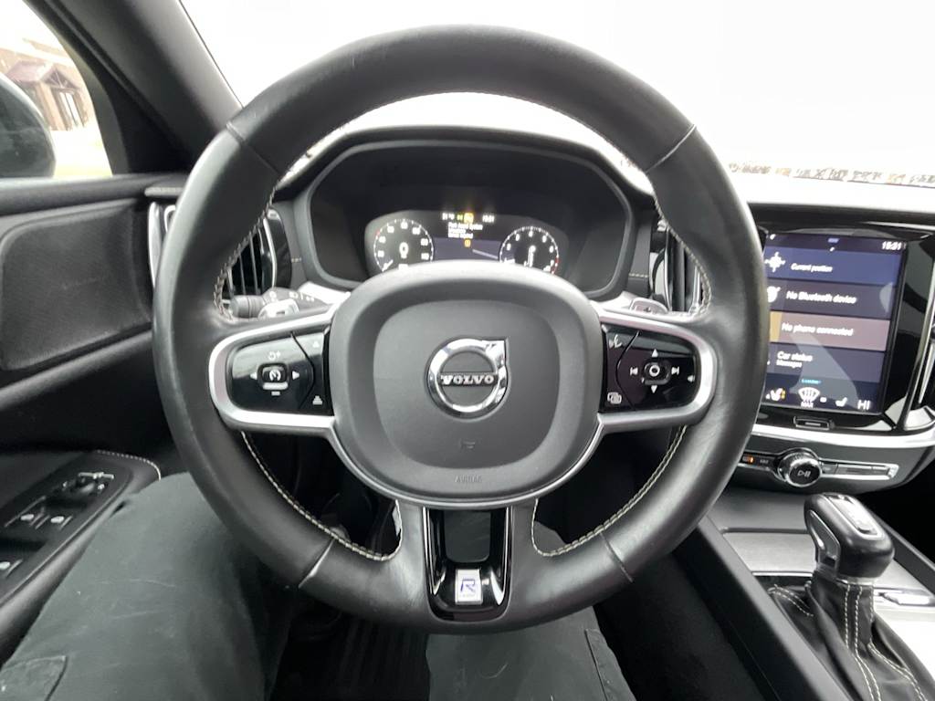 Thumbnail: 2020 Volvo S60 - 10