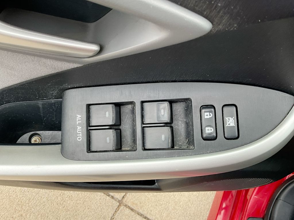 2015 Toyota Prius Three 26