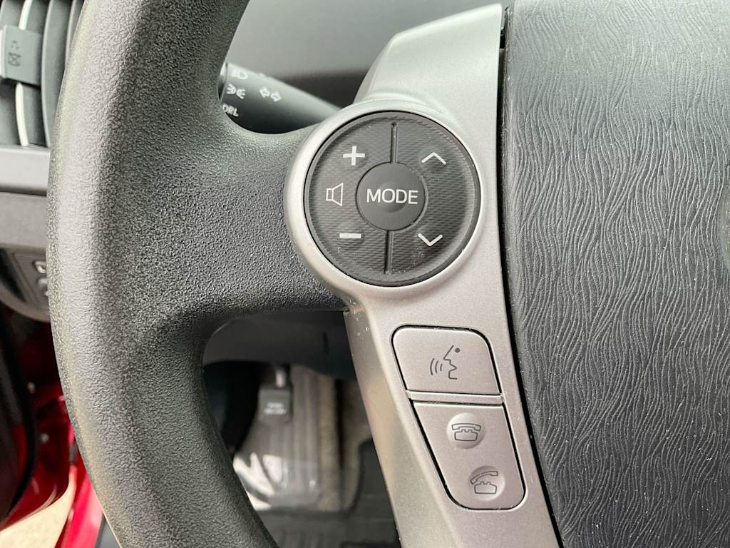 2015 Toyota Prius Three 30