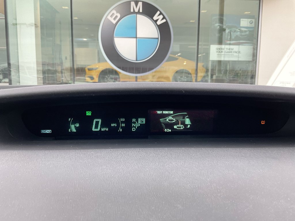 2015 Toyota Prius Three 16