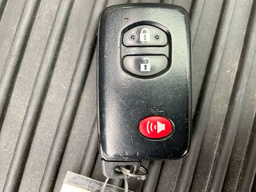 2015 Toyota Prius Three 36