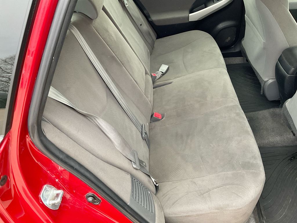 2015 Toyota Prius Three 28