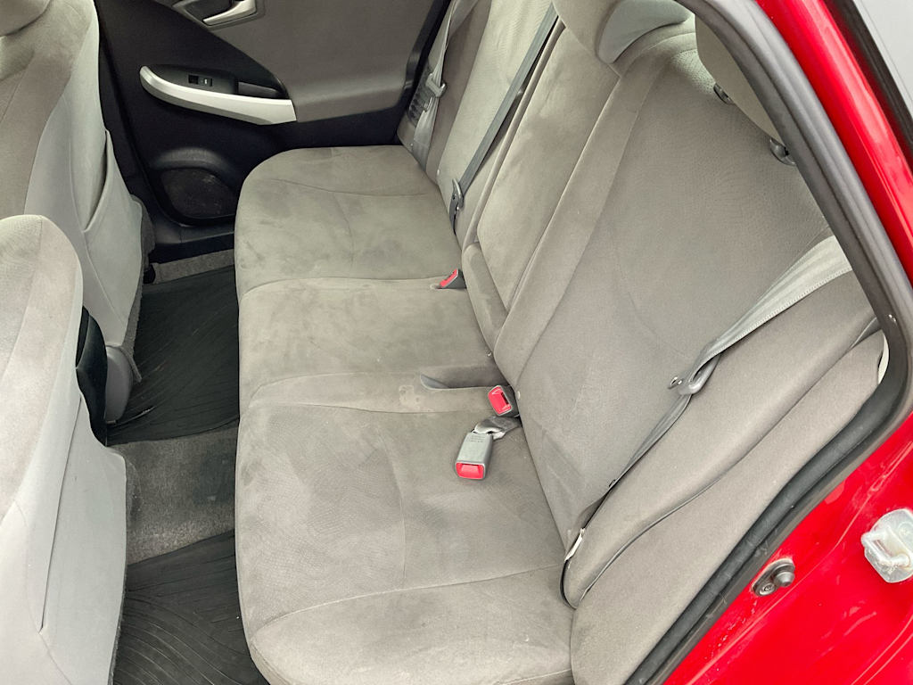2015 Toyota Prius Three 27
