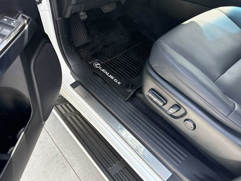 Thumbnail: 2021 Lexus GX - 44