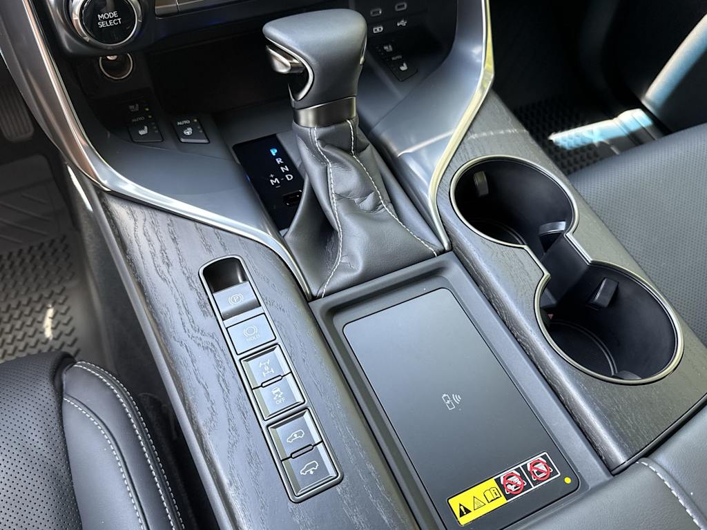 Thumbnail: 2025 Lexus ES - 15