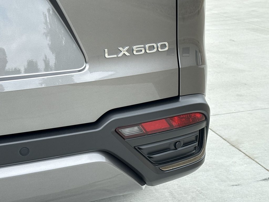 Thumbnail: 2025 Lexus ES - 25