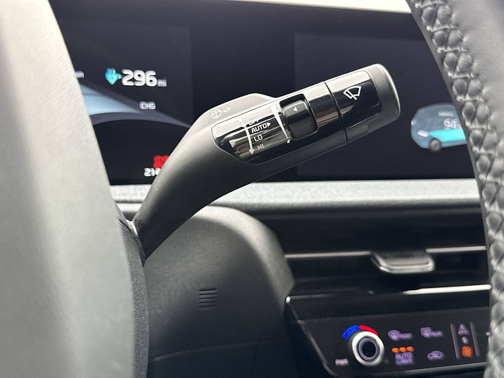 Thumbnail: 2023 Kia EV6 - 31