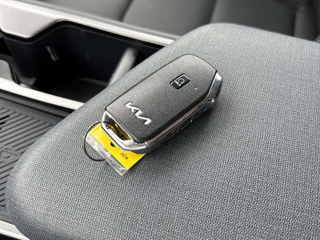 Thumbnail: 2023 Kia EV6 - 16