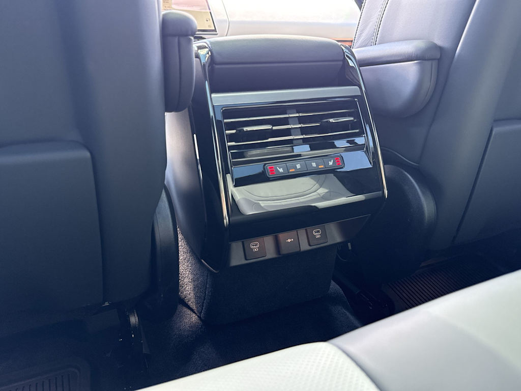 Thumbnail: 2023 Land Rover Range Rover Sport - 40