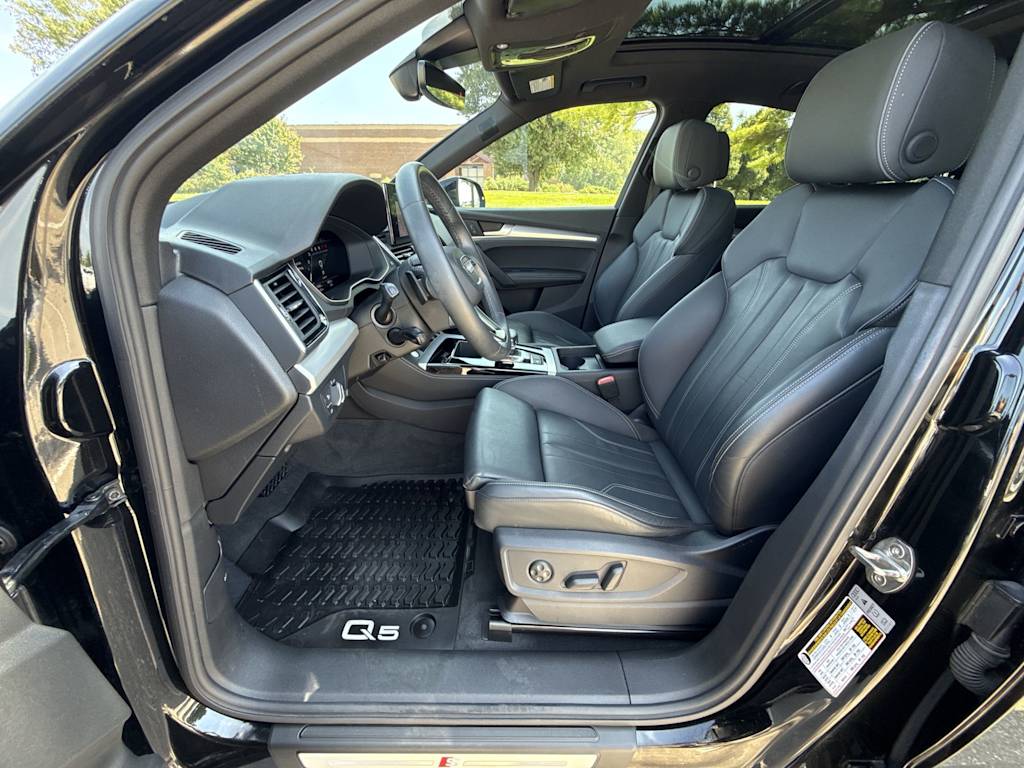 Thumbnail: 2023 Audi Q5 - 11