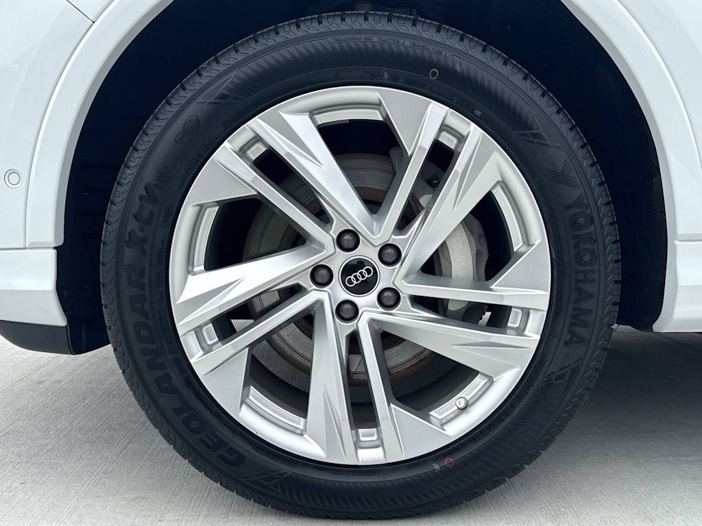 Thumbnail: 2023 Audi Q7 - 7