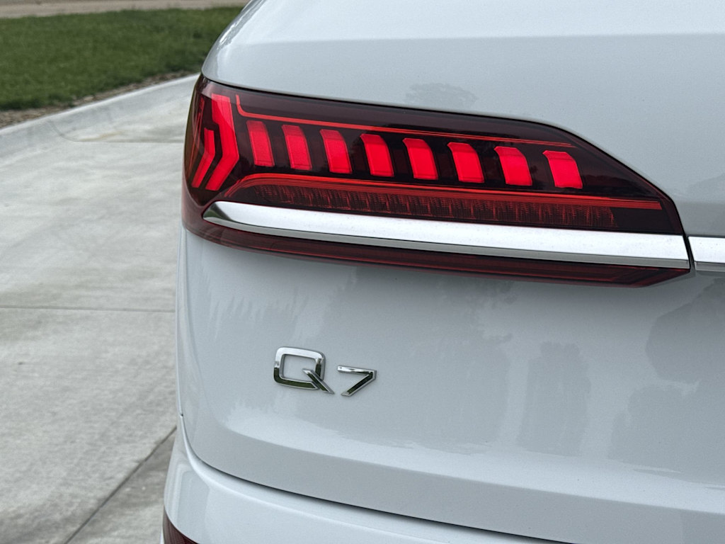 Thumbnail: 2023 Audi Q7 - 25