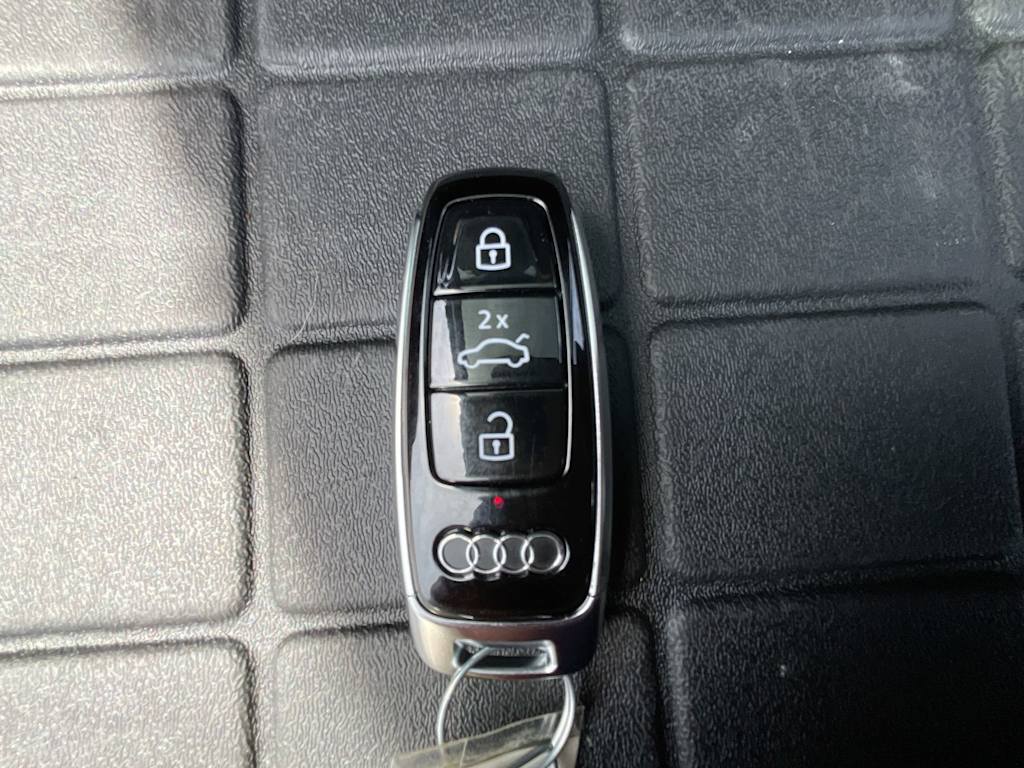 Thumbnail: 2021 Audi Q8 - 38