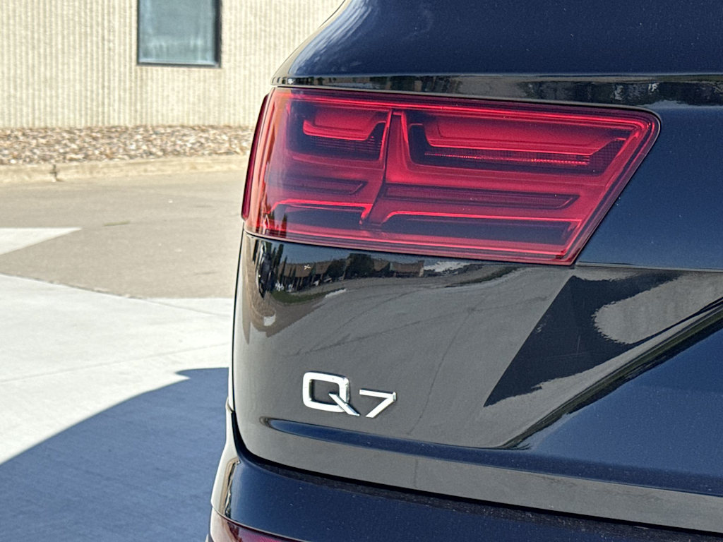 Thumbnail: 2017 Audi Q7 - 26